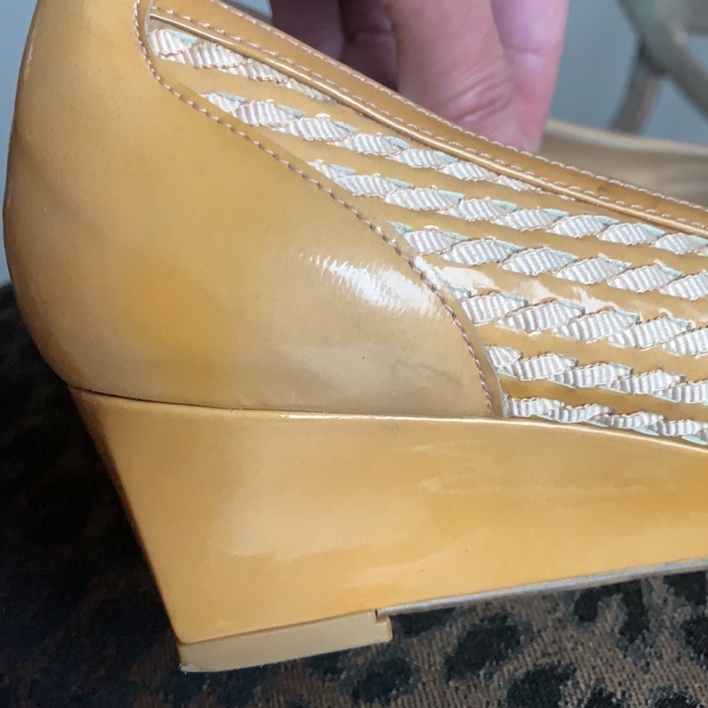 Stuart Weitzman Butterscotch Wedge Heels Size 6.5 - Picture 5 of 11